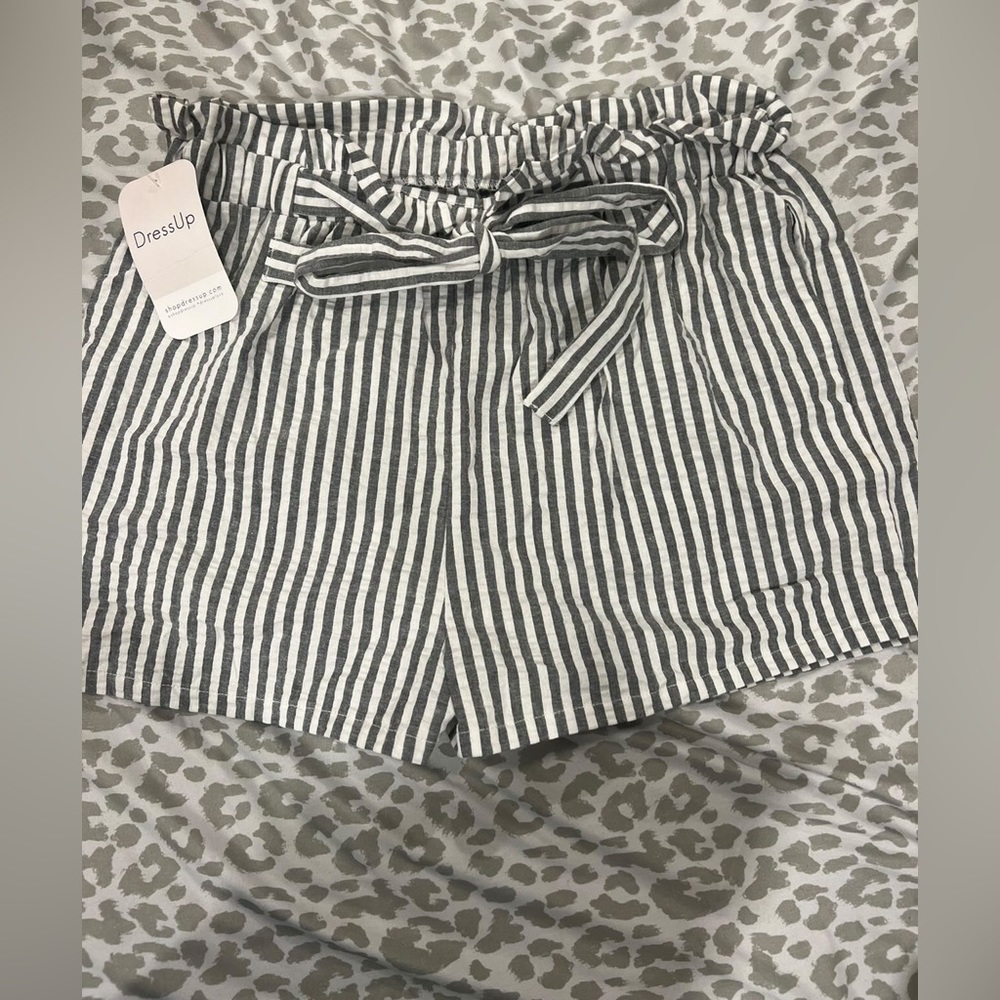 Dress up: Striped Shorts